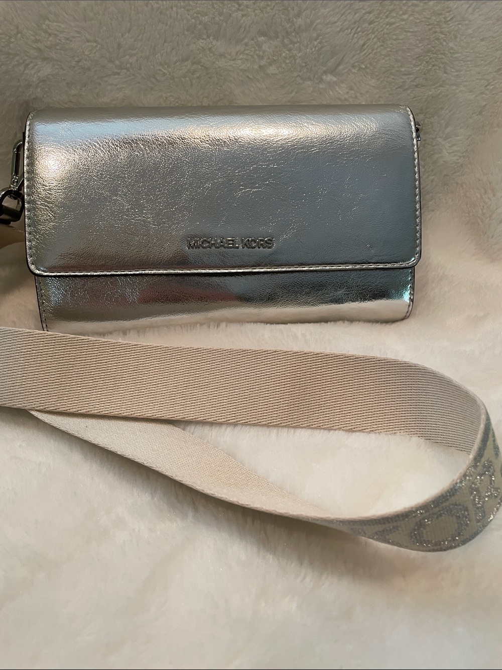 Michael Kors Metallic Silver Crossbody Wallet Bag